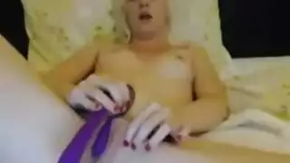 شقراء مراهقة تمارس جنس قوي صباحاً