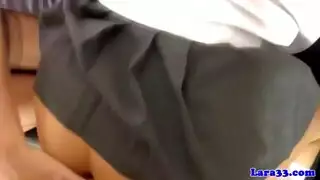 امرأة تلعب شخصيتي رجل