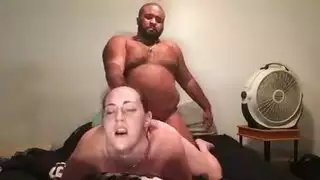محجبة وعمال التصليح