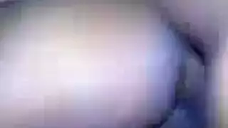 كاميرا تجسس تلتقط مثلية مبللة تمارس جنسًا ثلاثيًا عنيفًا