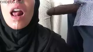 من مفلسة إلى عاهرة: قصة زوجة عربية في أفلام لندن الإباحية