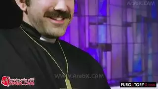 متعة كافرة: جنس صريح بين الكاهن والجميلة
