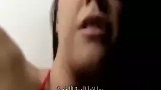 أم فضولية تريد مشاهدة قضيب ابنها الكبير في فيلم جنسي صريح