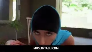 صديق ساخن يضرب مؤخرة عربية ضيقة في مشهد تابو إكس إكس إكس