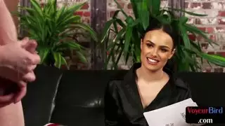 أنيق فيمدوم فاتنة ساسكيا اليشم في الحرير بلوزة وتنورة تهيمن ذكر وانكر مع أحذية عالية الكعب