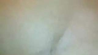 عاهرة عجوز تلعق فرجها المبلل ثم تُغتصب جماعياً