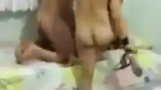 ثنائي إباحي: الأخت الأرملة والفتاة تُدمران