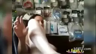 مراهقة امريكية تناك من خلف