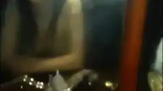 يحصل زوجته مع الفحل ويهيج عليها