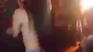 فتاة مصرية تخلع ملابسها وتمارس الجنس في ملهى ليلي فاضح