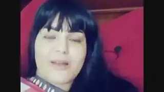 سما تأخذ عدة أعضاء ذكرية في فيلم بورنو مصري خشن