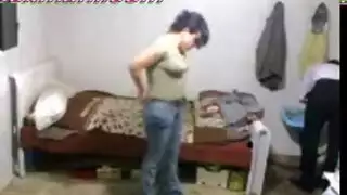 إباحية مصرية صريحة: فتاة جاهلة تأخذ قضيب كبير في شرجها على الكاميرا