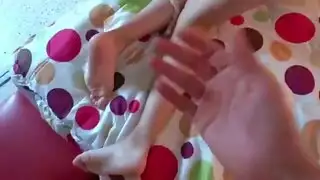 الفحل الشاب نيك يملأ الفتاة المجاورة الشقية بسائله المنوي