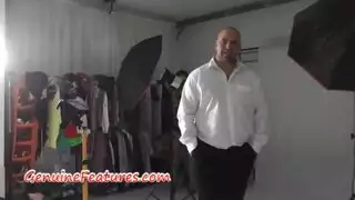 حفلة مراهقات جامحة: ولائم مهبل وجنس بوحشية