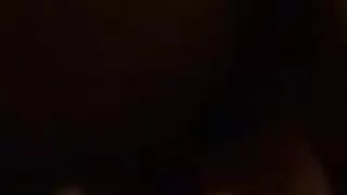 سمراء جريئة تُضرب في مؤخرتها البيضاء المشدودة
