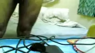يهربها بوس وتقفيش بزاز