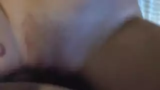 هزات الجماع البرية: الشاب ينيك شريكته الجميلة بقوة