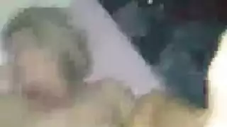عابرة ناضجة تخوض تغييرًا قاسيًا من شاب