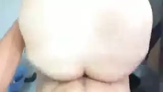 سكرتيرة خلف المكتب
