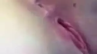 طالب مثور يسجل جلسة نيك صريحة لعرضها على أصدقائه