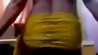 استعراض البكيني للهاوي العراقية يؤدي إلى مداعبة مهبلية