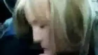 مراهقة شقراء تختنق من قضيب زميلها الضخم