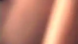 مراهقة ممتلئة تستمني وهي تشاهد مقاطع أنبوب إكس إكس إكس