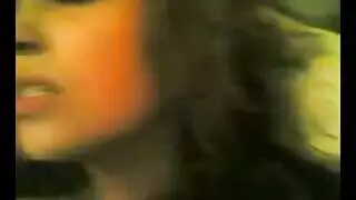 زوجة ساخنة تتعرض لاختراق مزدوج من شبان سود في مشهد صريح