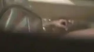امرأة ممتلئة ترتدي اللون الوردي تعد كسيها لتلقي قذف داخلي غزير