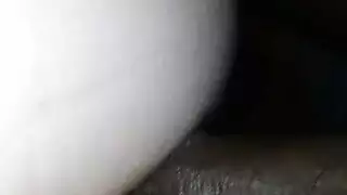 المتلصصون الجدد يصبحون منتصبين وهم يشاهدون الغرباء يمارسون الجنس