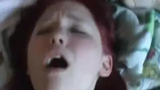 مفلس أحمر الشعر في سن المراهقة يحصل يمسح بشدة