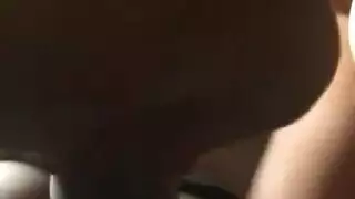 جماع حمامي لبنيات البشرة: أفواه مليئة بالمني