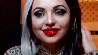 هالوين صارخ: الفاسقات يخدمن الصنم بالدخول المزدوج