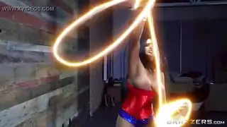 أليكسيس فوكس تمتلئ شرجًا: قضيب كبير يضرب مؤخرتها الشقراء