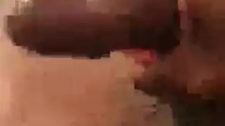 عابرة الجنس بثدي مترهل تبحث عن ذكر لإباحية