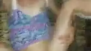 فاشخة كسها على فم زوجها ليمصه
