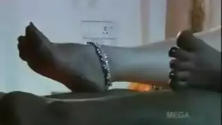 الراقصة الجائعة للشهرة تبتلع السائل المنوي على الكاميرا