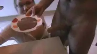 حركة خنزير على فتاة: جماع حيواني قاس