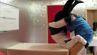 نهاية بكر بالقذف الداخلي – كس مبلل يقطر