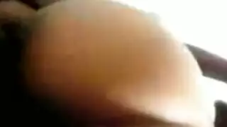 عاشق عربي يظهر جانبه البرّي في الإباحية