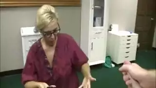 زب اسود كبير يطرح لبنه في كسها
