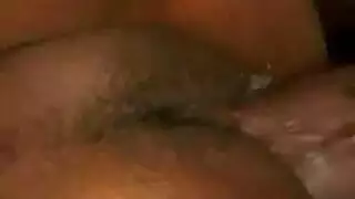 امرأة ممتلئة الجسم ترتدي الكعب العالي والجوارب تمارس الجنس بقوة للحصول على ما تشتهيه