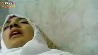 ممرضة محجبة تغوي طبيبًا لجلسة شرجية ومهبلية قاسية