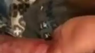 فتاة مشاغبة تمص القضيب ثم تأخذه بخشونة