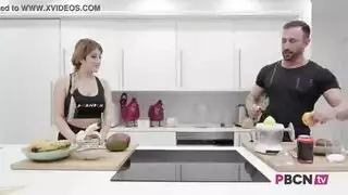 معها على