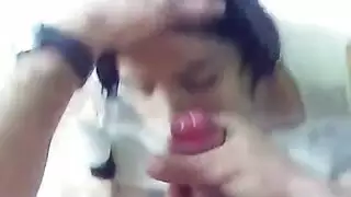 مكمما قنبلة اللسان وشاعر المليون