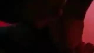عرقي الجنس الشرجي مجموعة من ثلاثة أشخاص الاستلقاء تحت أشعة الشمس