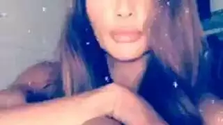 في هذه المزرعة، كل عاهرة تأخذ جنس جماعي خشن