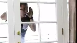 تريد سيارت اخوها مقابل انيك