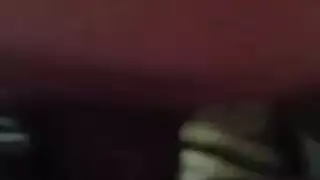 امرأة صغيرة الحجم تأخذ قضيب أسود سميك وتحصل على قذف على الوجه